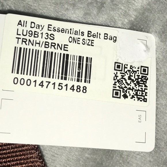 Lululemon belt bag (out of stock in store and online) - Picture 5 of 8
